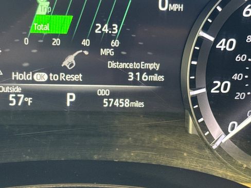 Certified 2024 Toyota Highlander LE image 31