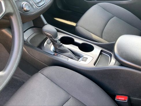 Used 2025 Chevrolet Malibu LS image 17