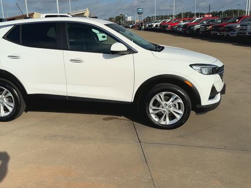 Used 2023 Buick Encore GX Preferred image 2
