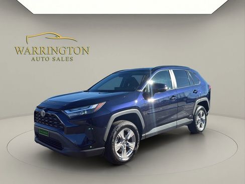 Used 2022 Toyota RAV4 XLE image 3
