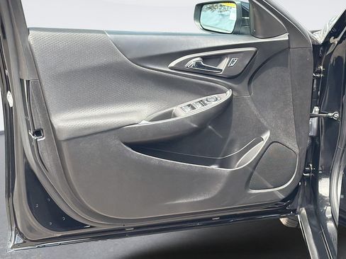 Used 2025 Chevrolet Malibu RS FWD image 19