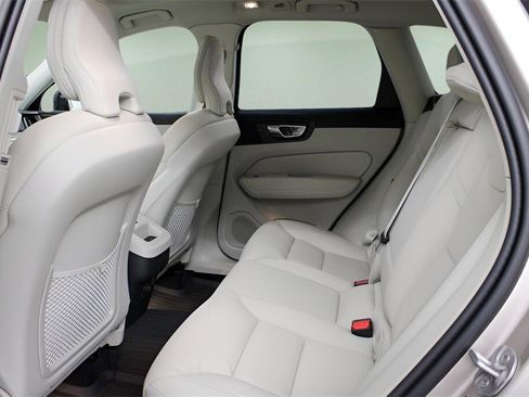 New 2025 Volvo XC60 B5 Plus w/ Protection Package Premier image 19