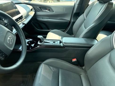 Used 2024 Toyota Prius XLE AWD/4WD image 4