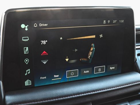 Used 2022 Chevrolet Suburban RST w/ Luxury Package image 18