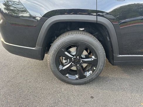 New 2025 Jeep Grand Cherokee L Altitude image 17