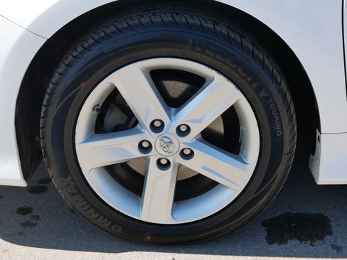 Used 2013 Toyota Camry SE image 15