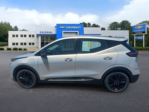 Used 2023 Chevrolet Bolt EUV Premier w/ Sun & Sound Package FWD image 6