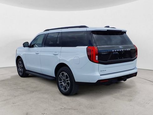 Certified 2025 Ford Expedition Active AWD/4WD image 3