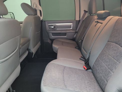 Used 2018 RAM 2500 SLT w/ Luxury Group image 18