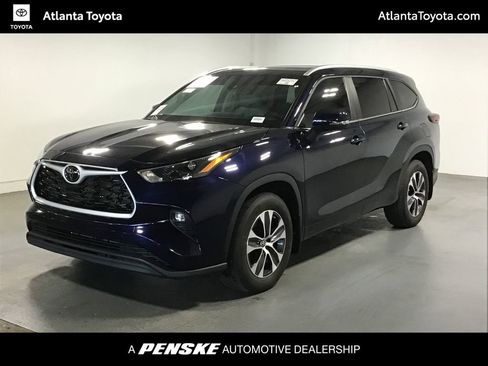 Used 2024 Toyota Highlander XLE FWD image 1
