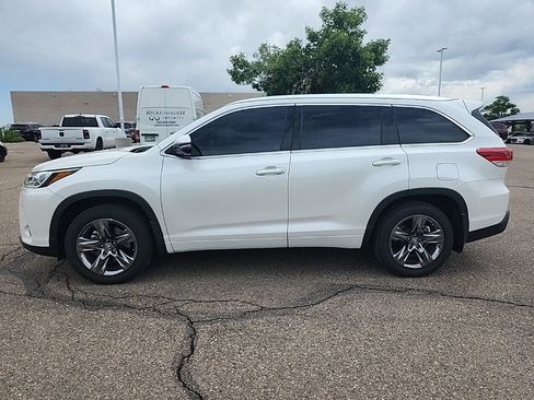 Used 2018 Toyota Highlander Limited Platinum w/ Carpet Mat Package (TMS) AWD/4WD image 2