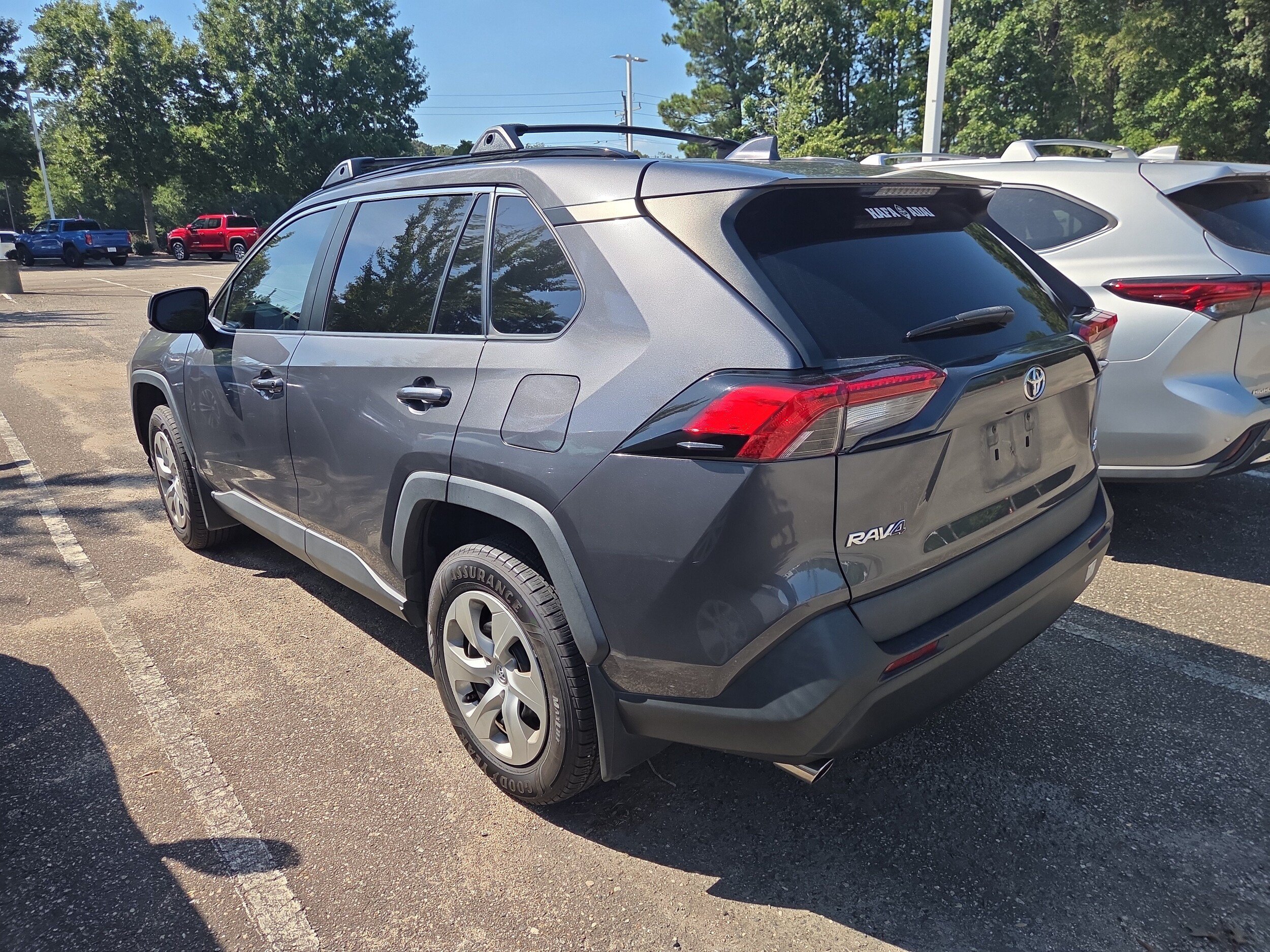 Used 2021 Toyota RAV4 LE AWD/4WD image 5