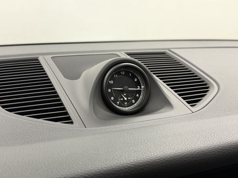 Certified 2024 Porsche Macan AWD/4WD image 57