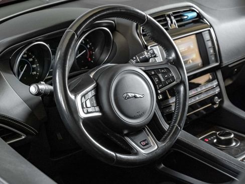 Used 2017 Jaguar F-PACE S image 14