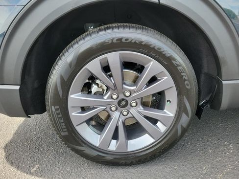 Used 2023 Ford Explorer XLT w/ Equipment Group 202A RWD image 9
