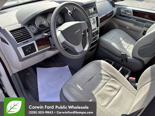 Used 2010 Chrysler Town & Country Touring FWD image 12