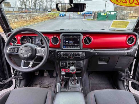 Used 2023 Jeep Gladiator Rubicon w/ Trailer Tow Package AWD/4WD image 12