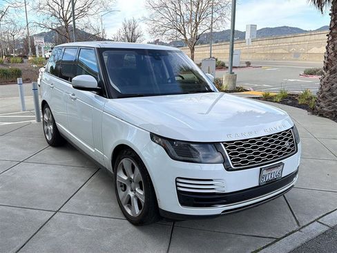 Used 2020 Land Rover Range Rover HSE image 3
