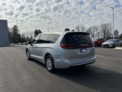 Used 2024 Chrysler Pacifica Touring-L image 26