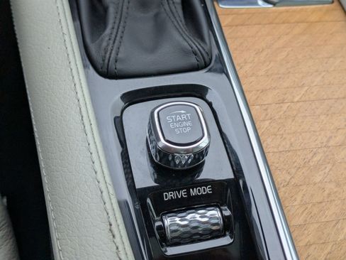 Used 2021 Volvo XC90 T6 Momentum w/ Advanced Package image 19