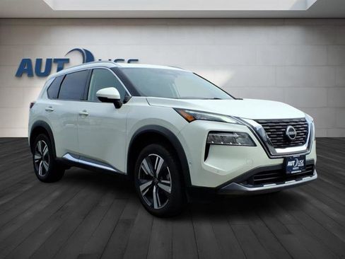 Used 2023 Nissan Rogue SL w/ SL Premium Package image 6