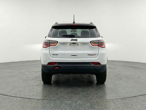 Used 2025 Jeep Compass Trailhawk AWD/4WD image 7