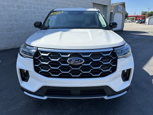 Used 2025 Ford Explorer Platinum w/ LUX Leather Package AWD/4WD image 3