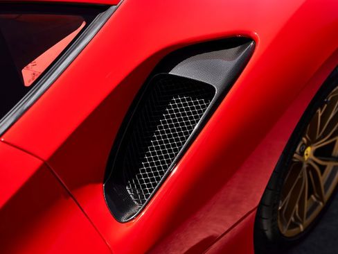 Used 2020 Ferrari 488 Pista Coupe RWD image 11