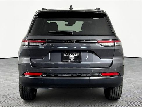 New 2025 Jeep Grand Cherokee Altitude image 5