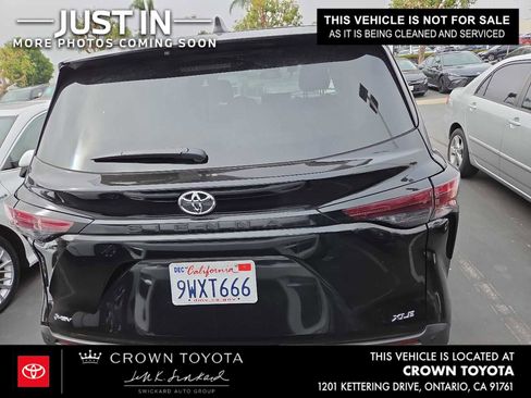 Used 2026 Toyota Sienna XLE FWD image 3