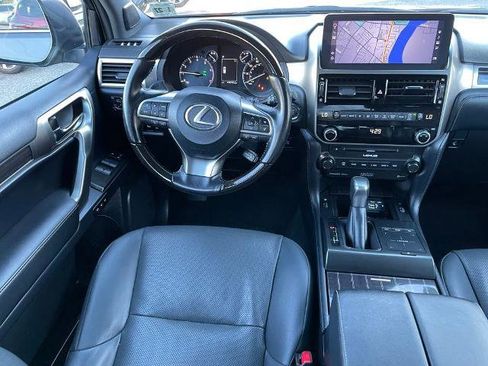 Used 2022 Lexus GX 460 Premium w/ Accessory Package image 9