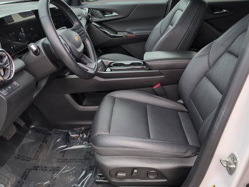 Used 2025 Chevrolet Equinox LT w/ Convenience Package II FWD image 3