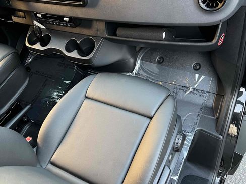 Used 2023 Mercedes-Benz Sprinter 2500 image 27