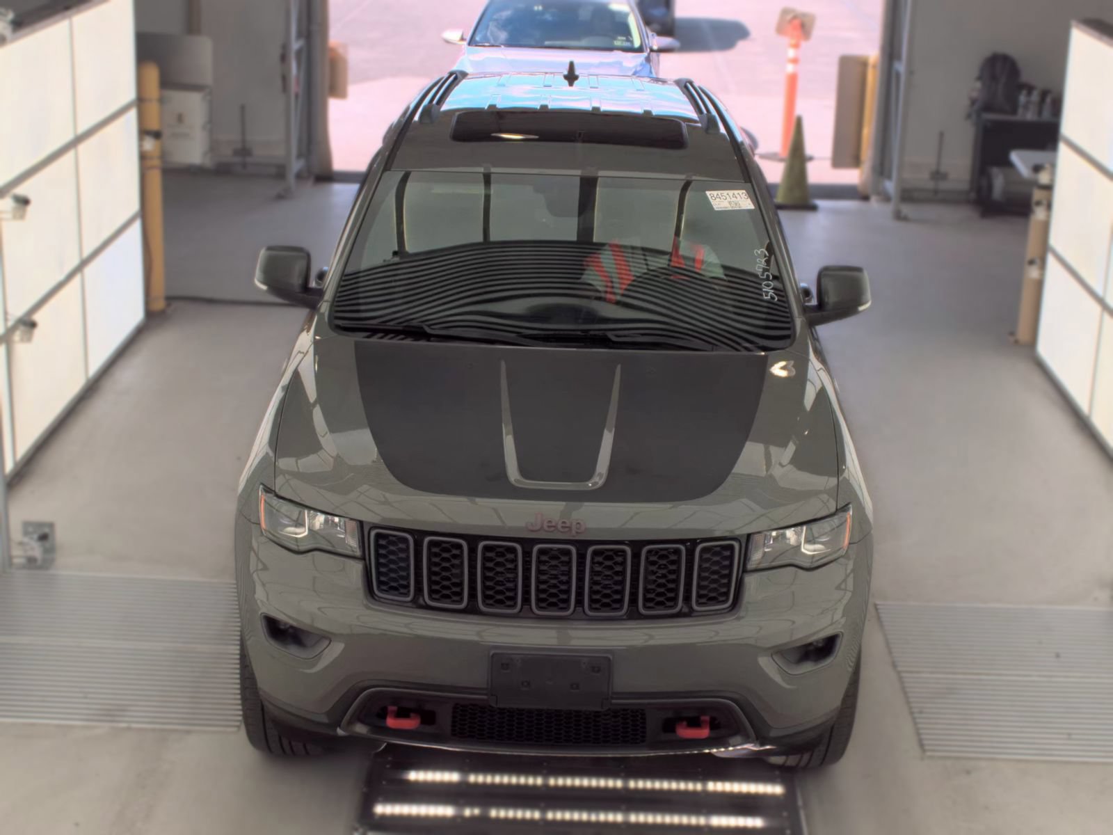 Used 2020 Jeep Grand Cherokee Trailhawk AWD/4WD image 3