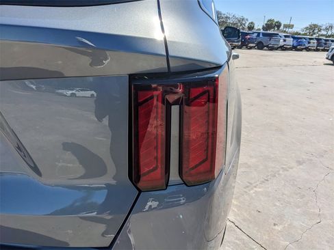 Certified 2025 Kia Sorento LX image 11