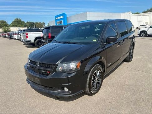 Used 2018 Dodge Grand Caravan SXT w/ Driver Convenience Group FWD image 3