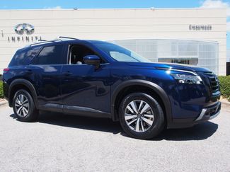 Used 2024 Nissan Pathfinder SL w/ Black Appearance Package AWD/4WD video 1