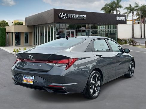 Used 2023 Hyundai Elantra SEL w/ Convenience Package FWD image 3