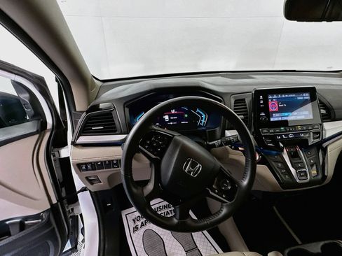 Used 2023 Honda Odyssey Touring image 11