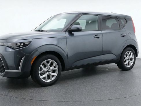 Used 2025 Kia Soul LX w/ LX Technology Package FWD image 3