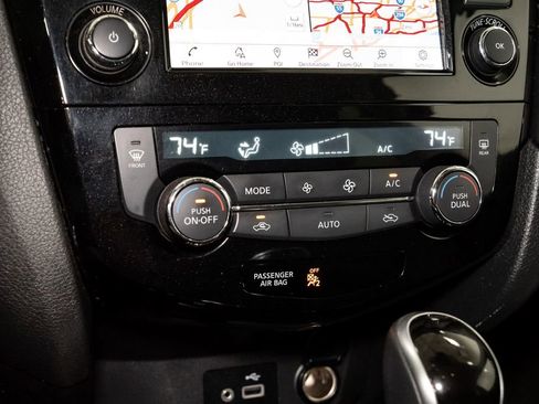 Used 2019 Nissan Rogue SL AWD/4WD image 15