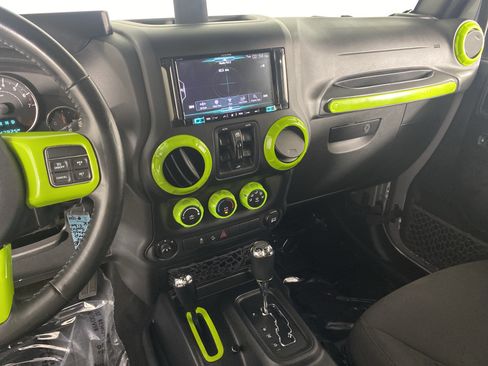 Used 2018 Jeep Wrangler Unlimited Sport S AWD/4WD image 24