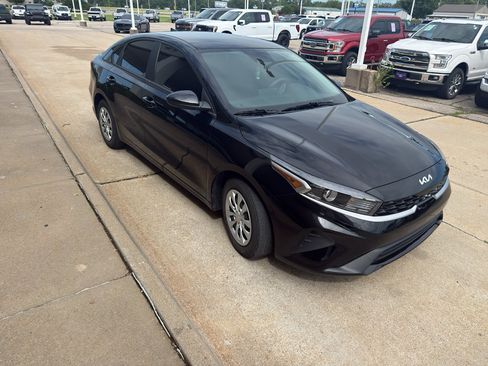 Used 2024 Kia Forte LX FWD image 3