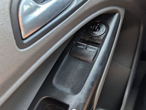 Used 2022 Ford Transit Connect XLT image 34