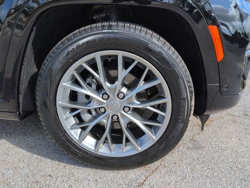 Certified 2025 Jeep Grand Cherokee Summit AWD/4WD image 10