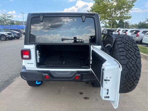Used 2024 Jeep Wrangler Unlimited AWD/4WD image 10