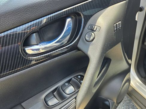 Used 2018 Nissan Rogue SL FWD image 25