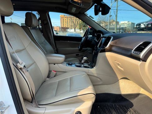 Used 2016 Jeep Grand Cherokee Overland image 27