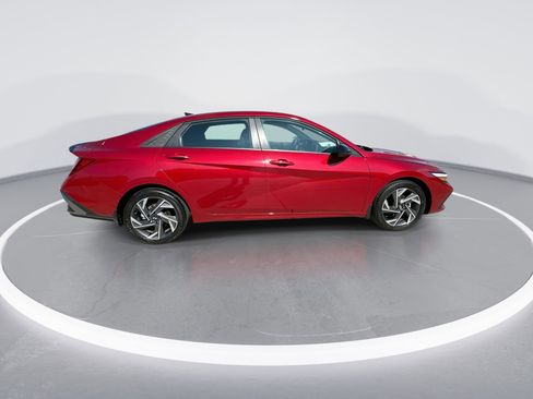 Used 2025 Hyundai Elantra Sport image 9