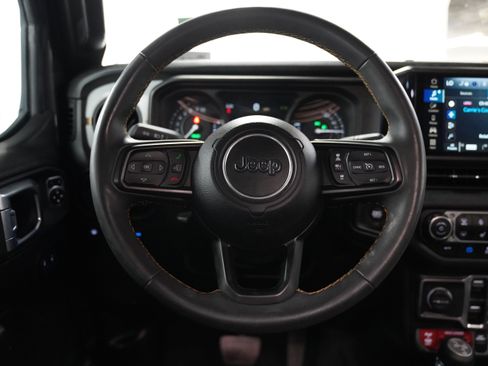 Used 2024 Jeep Wrangler Unlimited AWD/4WD image 18